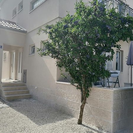 Apartmani Sruk Sukošan Kültér fotó