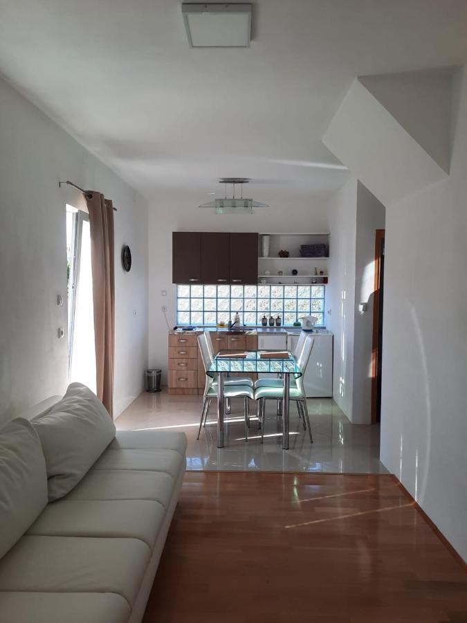 Apartmani Sruk Sukošan Kültér fotó